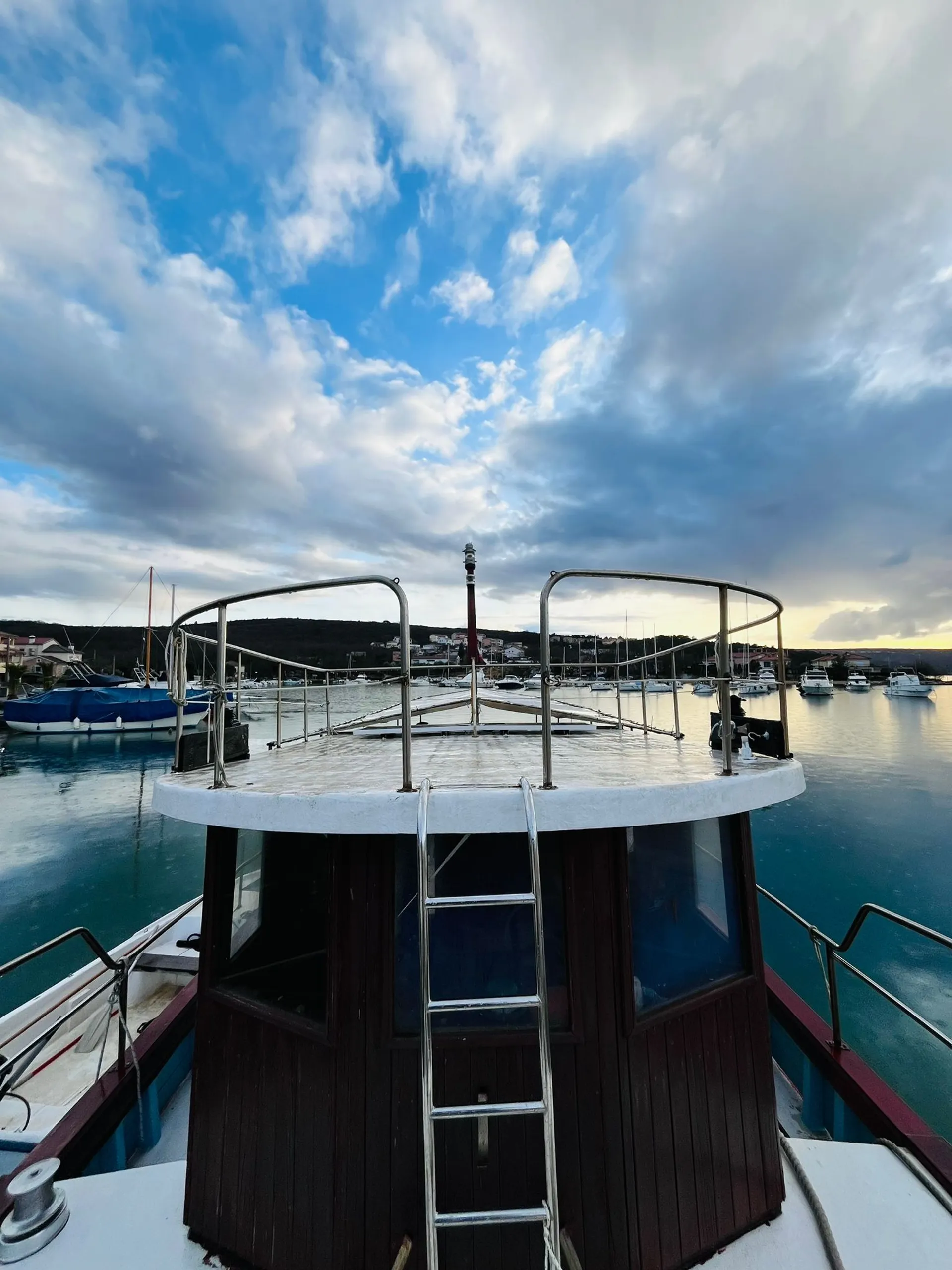 Gornja paluba pri zalasku sunca